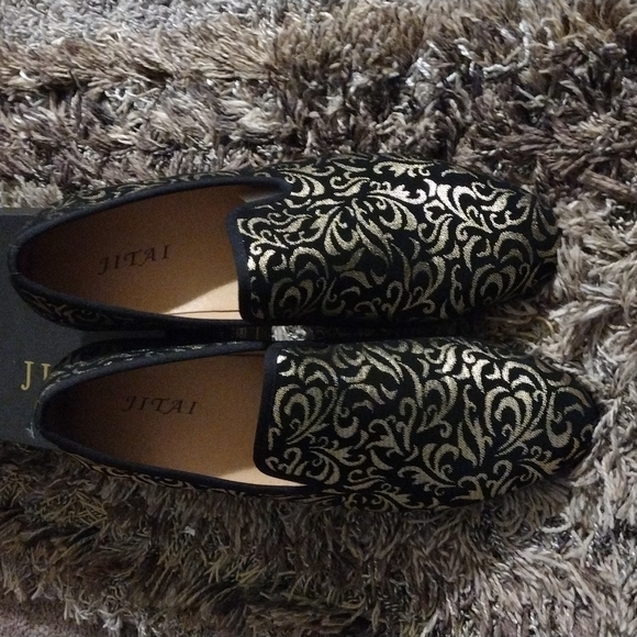 Jitia men's black and gold  slip on dress shoes. Size 12' - Picture 7 of 8